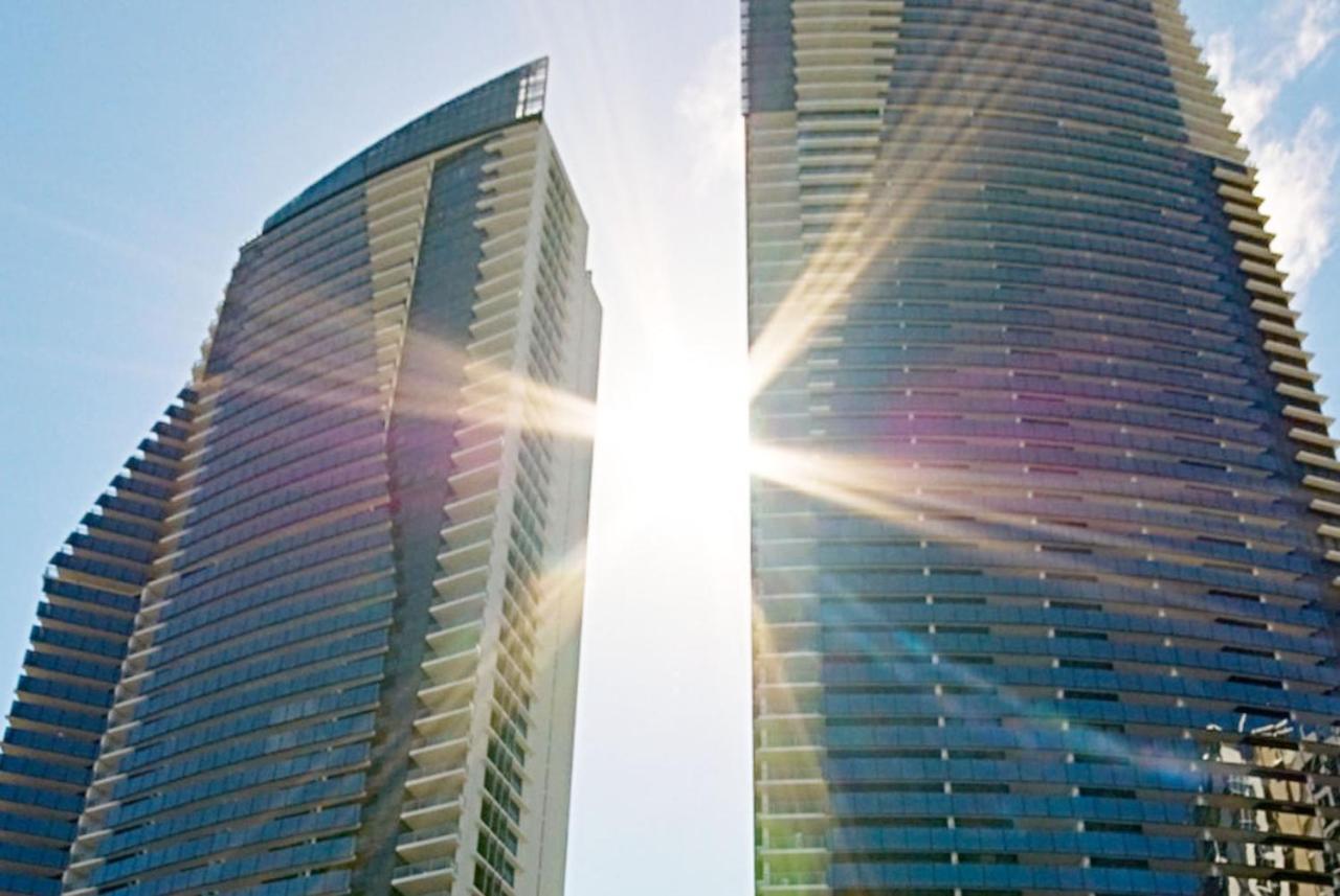 5 Bedroom Executive Sub Penthouse In The Heart Of Surfers With Full Ocean Views - Sleeps 12 - Circle On Cavill Amazing!! Gold Coast Exterior foto