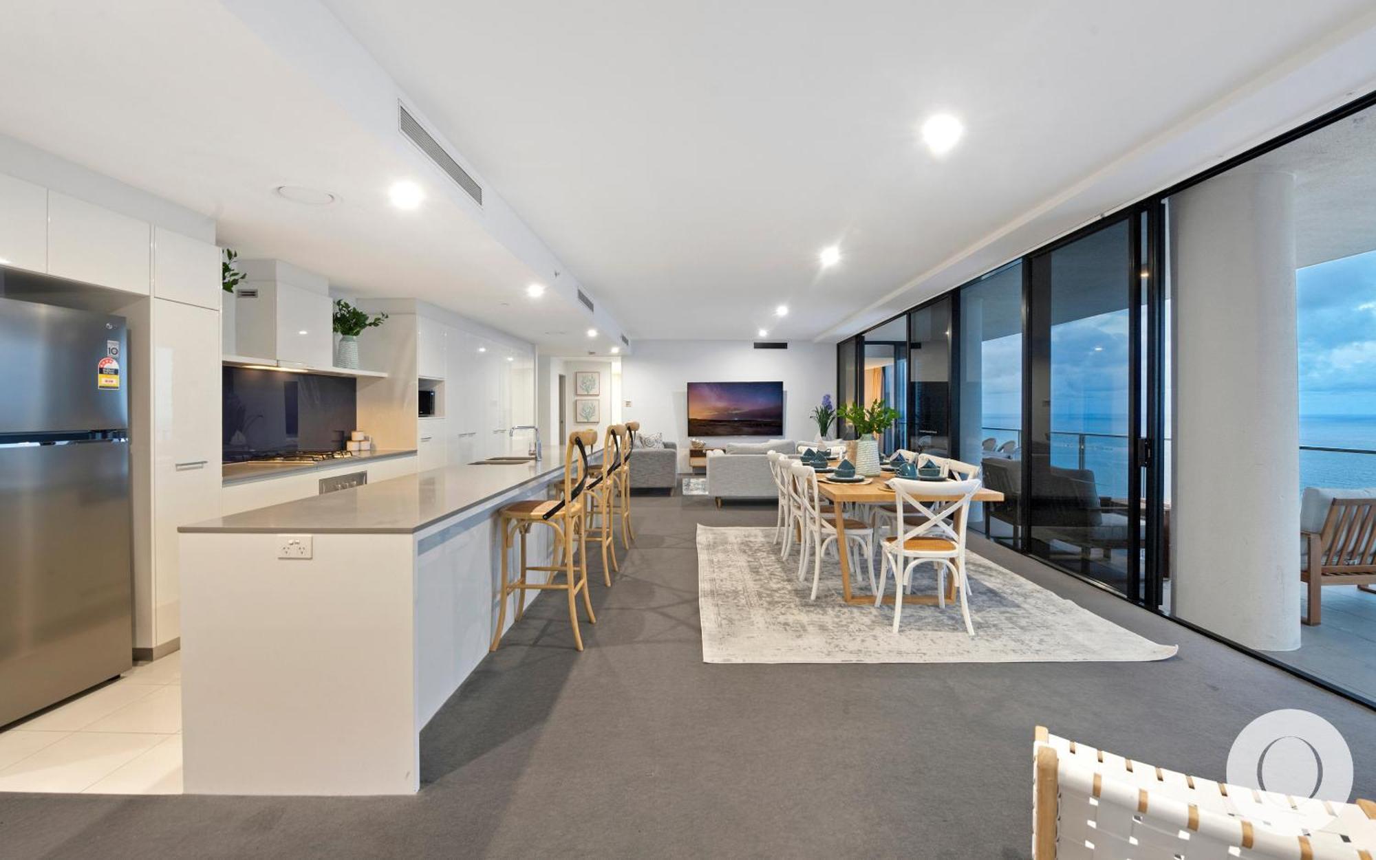 5 Bedroom Executive Sub Penthouse In The Heart Of Surfers With Full Ocean Views - Sleeps 12 - Circle On Cavill Amazing!! Gold Coast Exterior foto