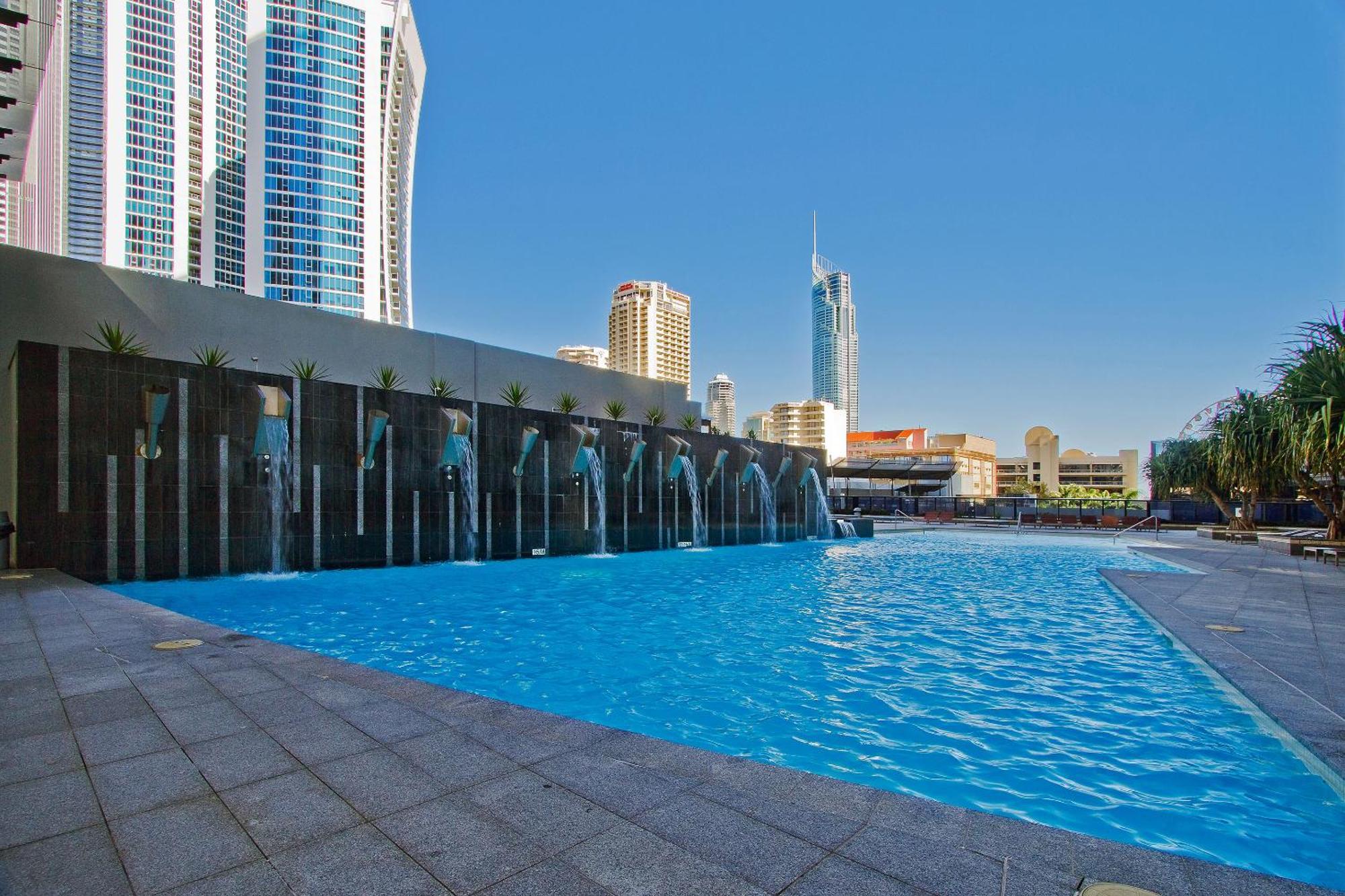 5 Bedroom Executive Sub Penthouse In The Heart Of Surfers With Full Ocean Views - Sleeps 12 - Circle On Cavill Amazing!! Gold Coast Exterior foto