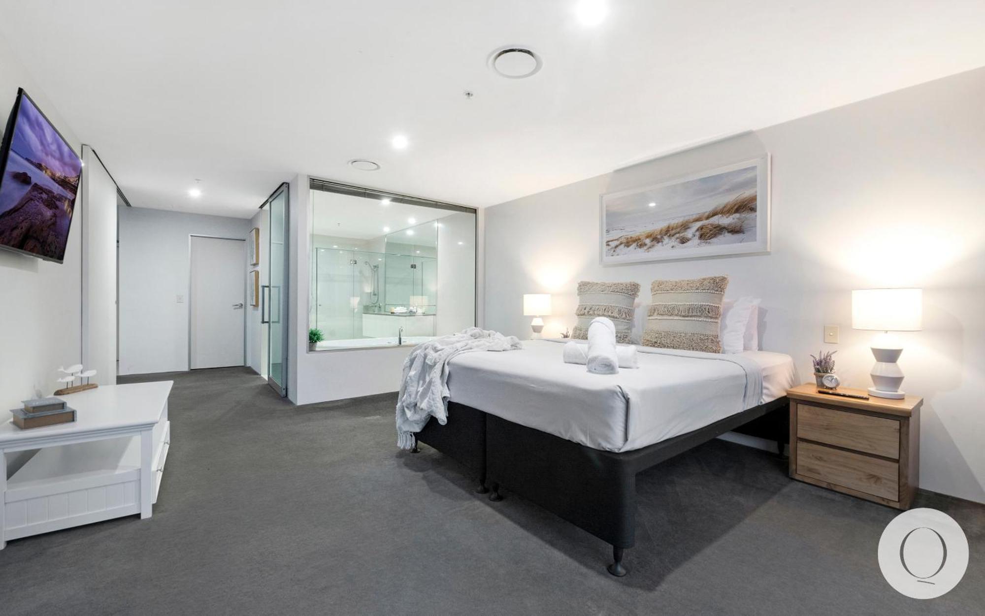 5 Bedroom Executive Sub Penthouse In The Heart Of Surfers With Full Ocean Views - Sleeps 12 - Circle On Cavill Amazing!! Gold Coast Exterior foto
