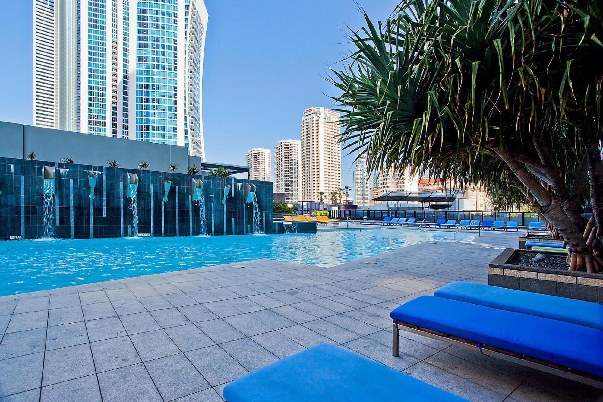 5 Bedroom Executive Sub Penthouse In The Heart Of Surfers With Full Ocean Views - Sleeps 12 - Circle On Cavill Amazing!! Gold Coast Exterior foto