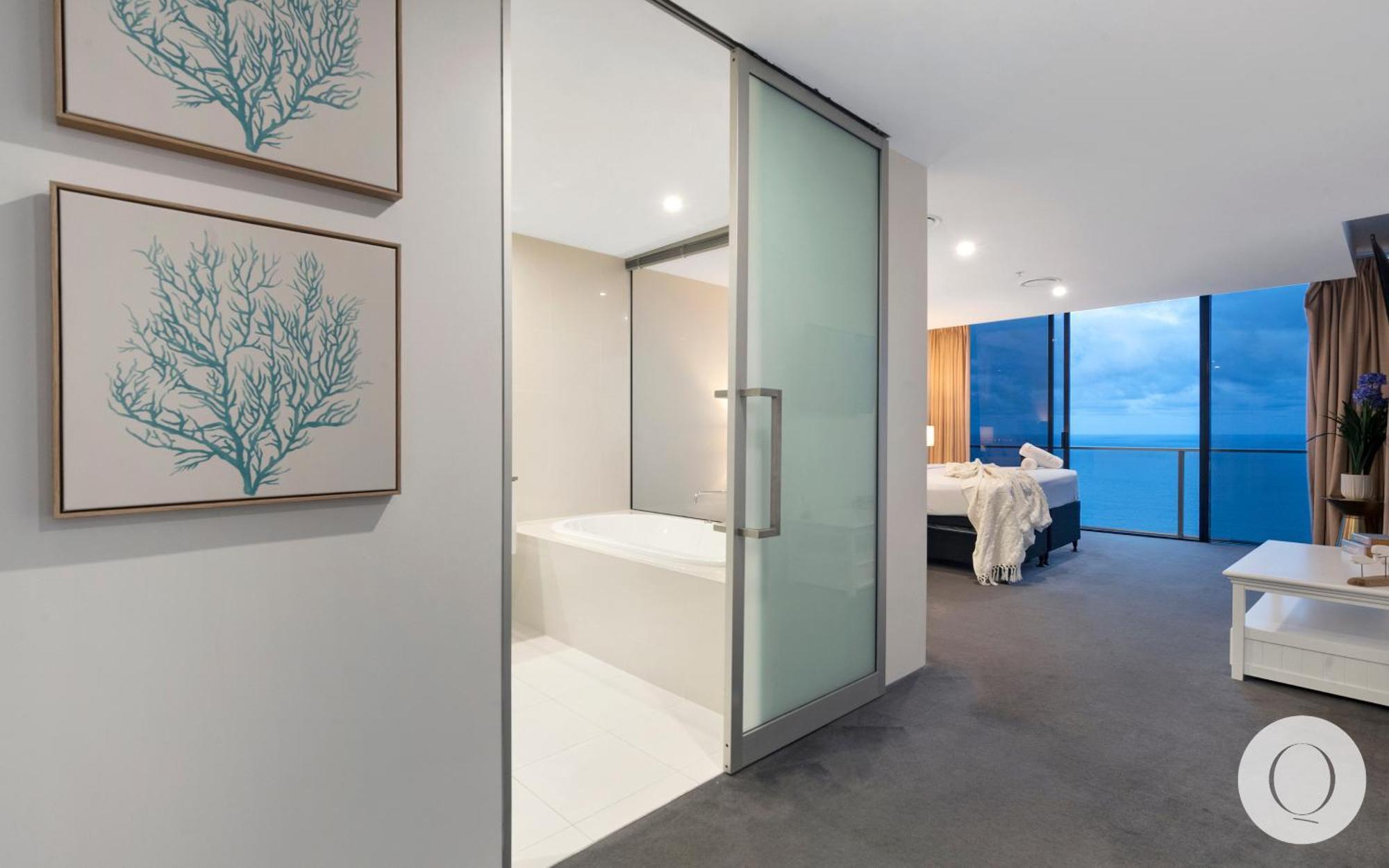 5 Bedroom Executive Sub Penthouse In The Heart Of Surfers With Full Ocean Views - Sleeps 12 - Circle On Cavill Amazing!! Gold Coast Exterior foto