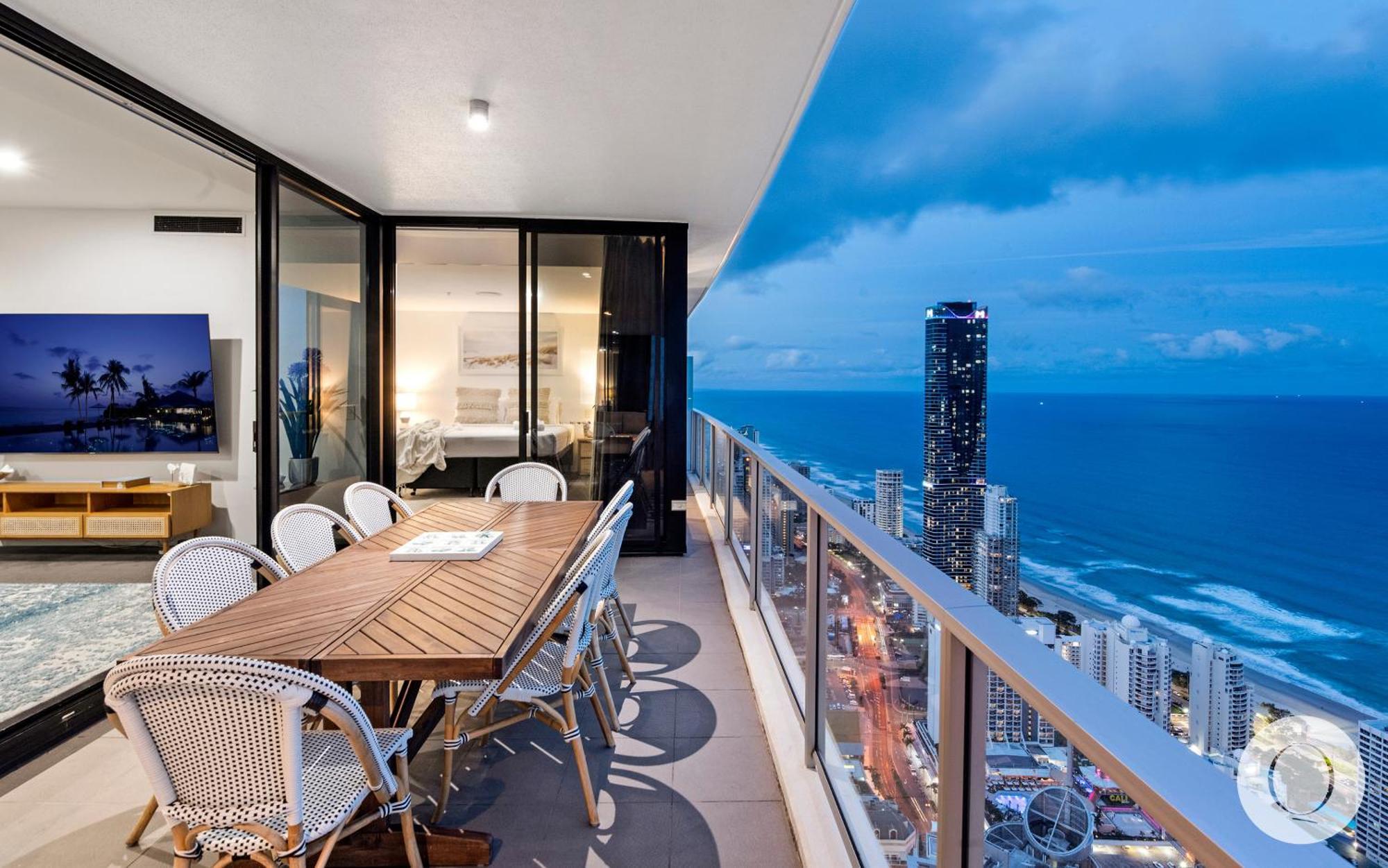 5 Bedroom Executive Sub Penthouse In The Heart Of Surfers With Full Ocean Views - Sleeps 12 - Circle On Cavill Amazing!! Gold Coast Exterior foto